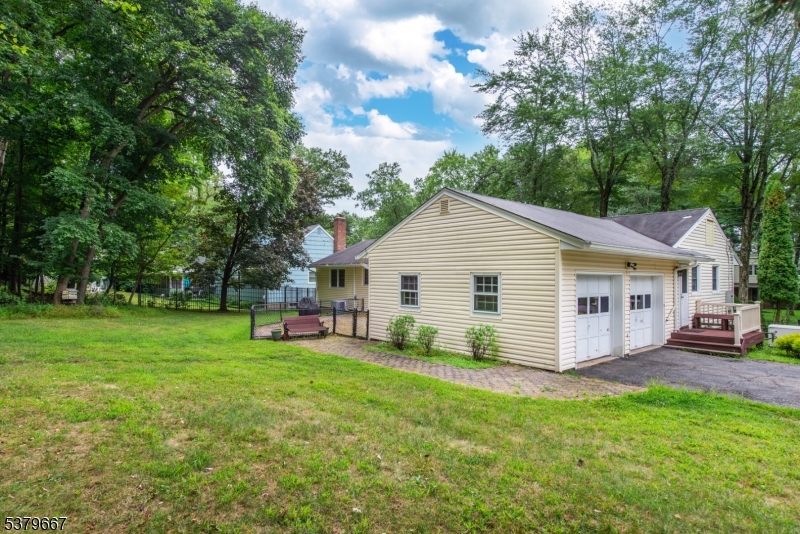 Parsippany-Troy Hills Twp., New Jersey, 07950, United States, 3 Bedrooms Bedrooms, ,4 BathroomsBathrooms,Residential,For Sale,1926193