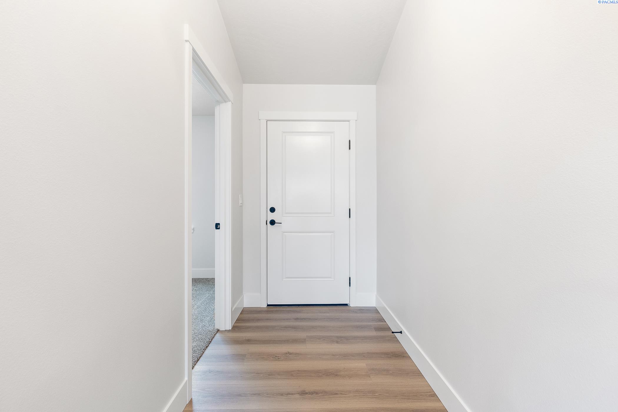 Kennewick, Washington, 99338, United States, 4 Bedrooms Bedrooms, ,1 BathroomBathrooms,Residential,For Sale,1988920