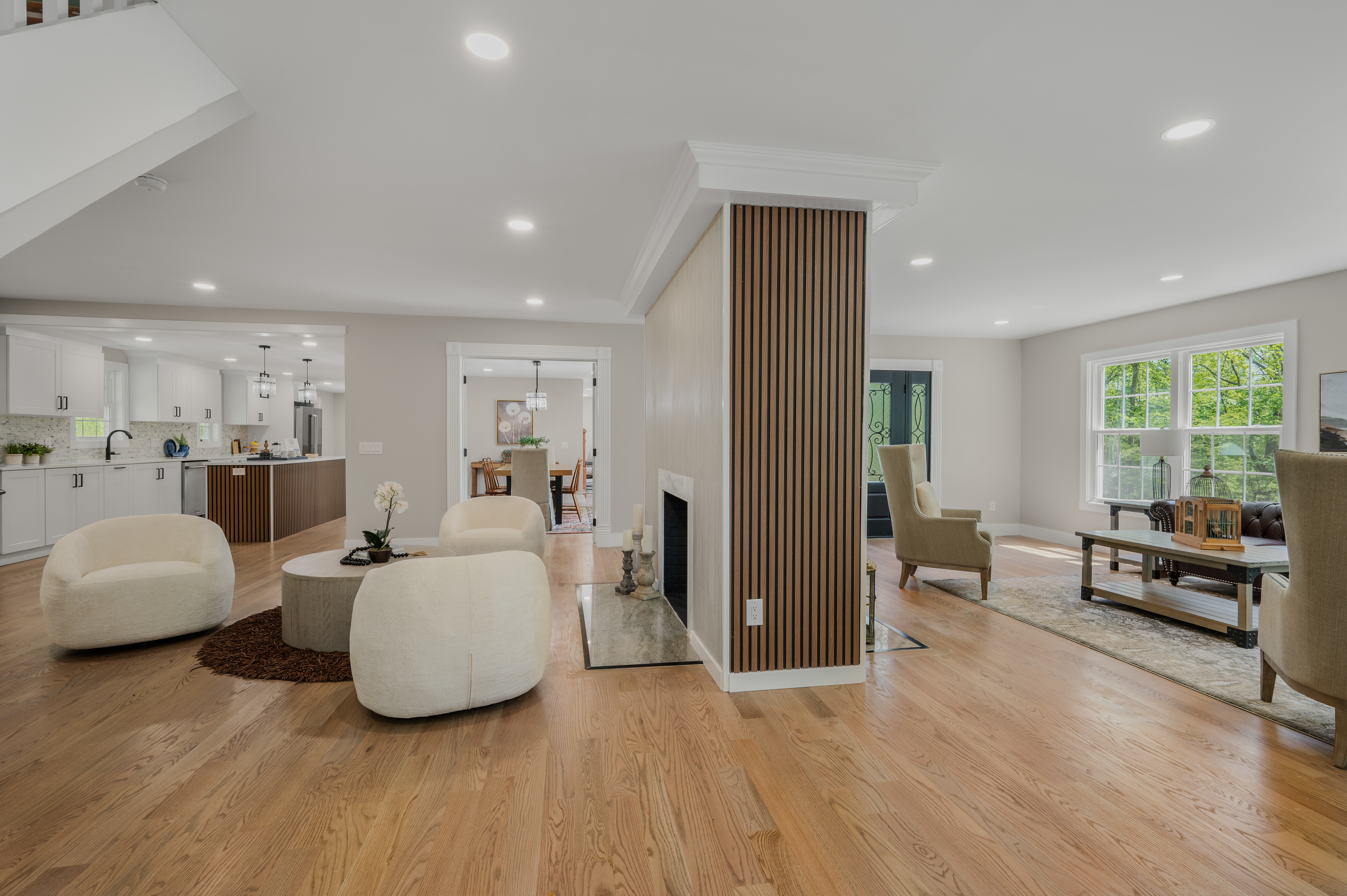  Beautiful and Spacious Colonial Home on 2.55 Acres - 物件實景