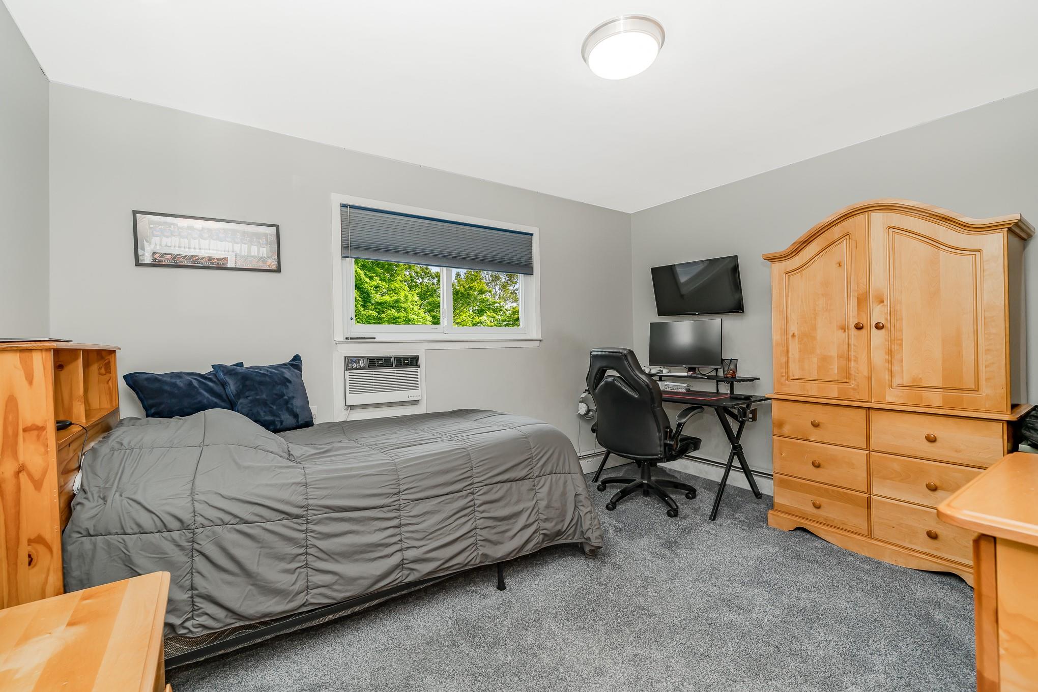 Franklin Square, New York, 11010, United States, 5 Bedrooms Bedrooms, ,2 BathroomsBathrooms,Residential,For Sale,1974579