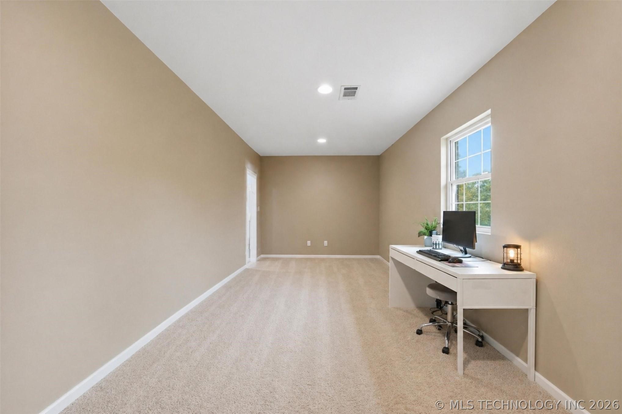 Muldrow, Oklahoma, 74948, United States, 5 Bedrooms Bedrooms, ,3 BathroomsBathrooms,Residential,For Sale,2040706