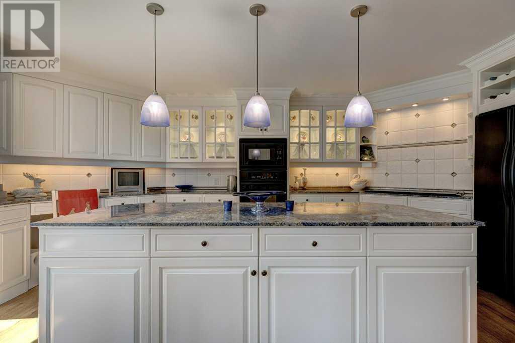 CALGARY, Alberta, T2P 3R8, CA, 2 Bedrooms Bedrooms, ,2 BathroomsBathrooms,Residential,For Sale,1908655