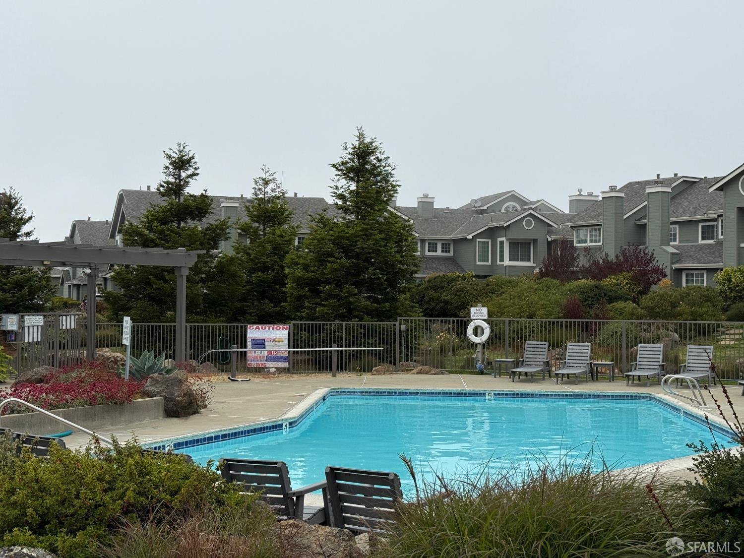 Daly City, California, 94014, United States, 2 Bedrooms Bedrooms, ,3 BathroomsBathrooms,Residential,For Sale,1938525