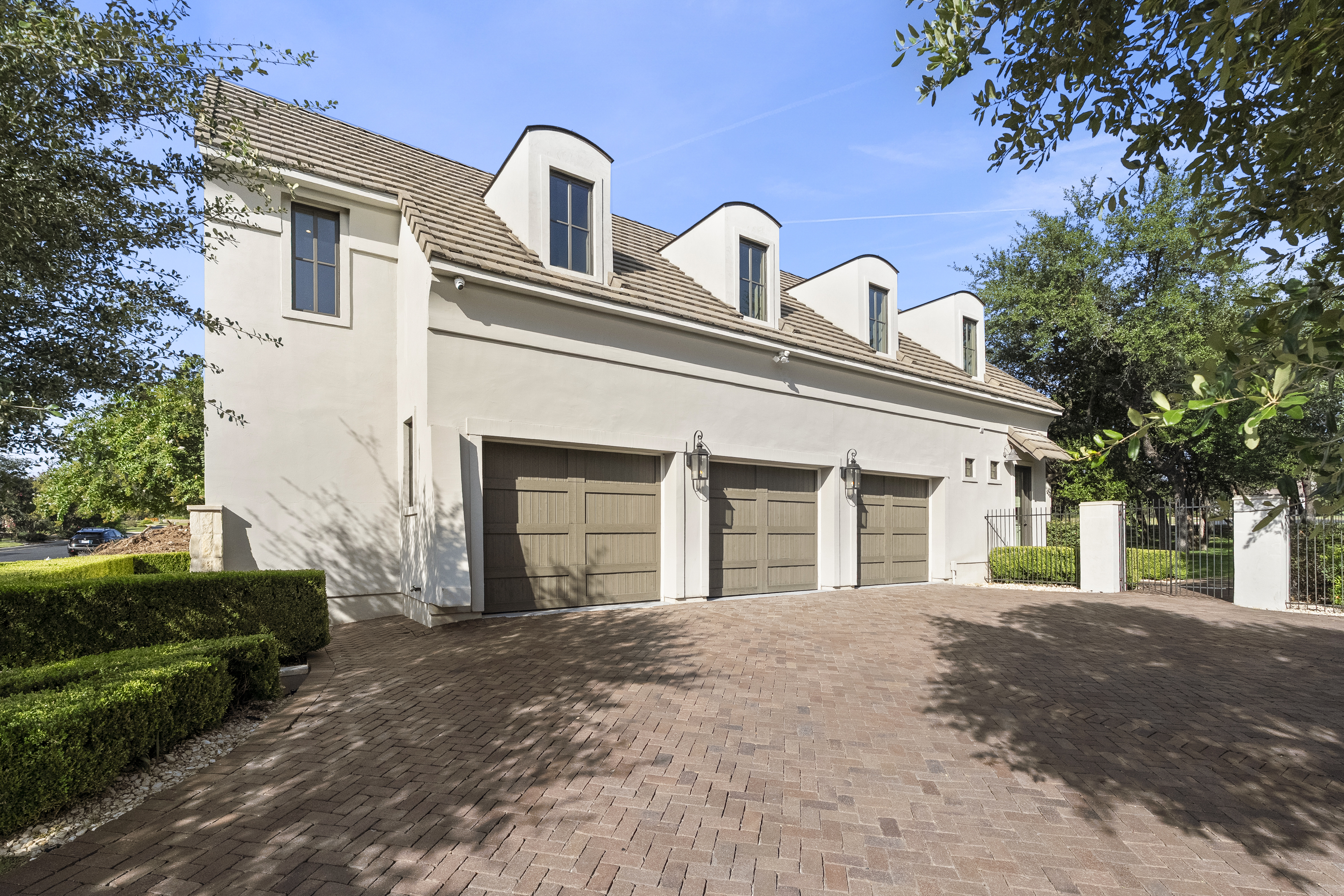  Extraordinary Estate in The Dominion with Dual Residences - 物件實景