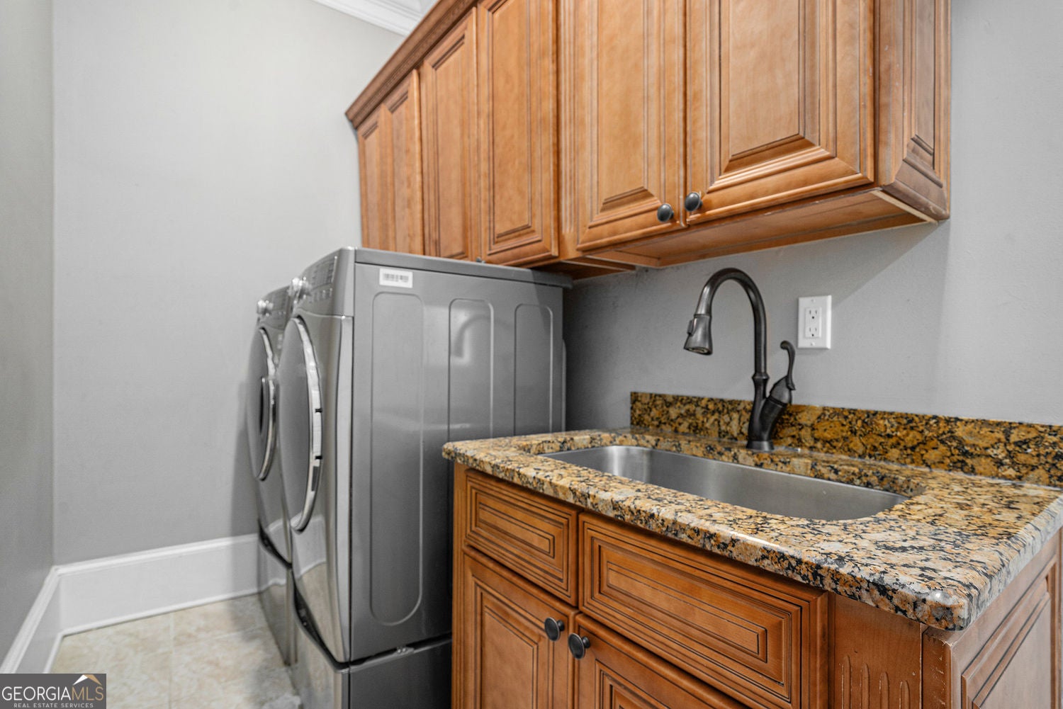 Atlanta, Georgia, 30331, United States, 6 Bedrooms Bedrooms, ,6 BathroomsBathrooms,Residential,For Sale,1929933