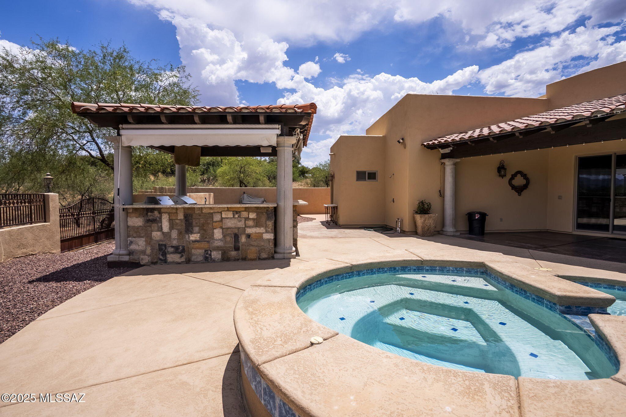 Nogales, Arizona, 85621, United States, 4 Bedrooms Bedrooms, ,7 BathroomsBathrooms,Residential,For Sale,1975895