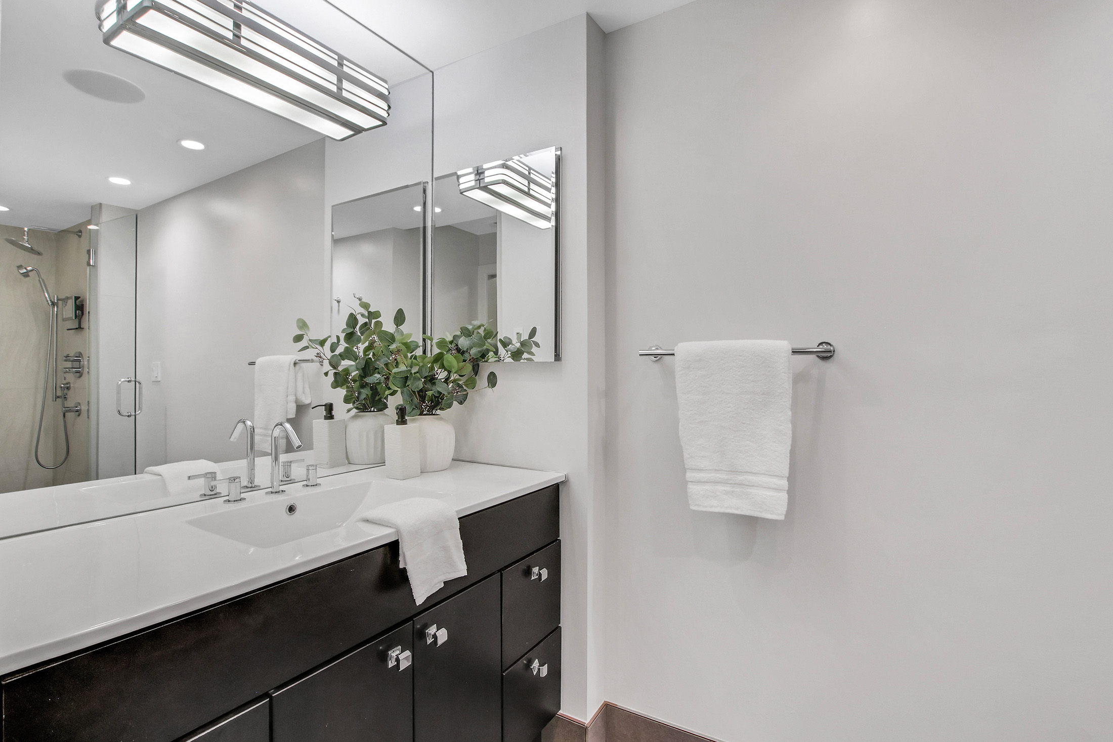  Fully Renovated Two-story Condo in the Iconic Colony House at Colony Square - 物件實景