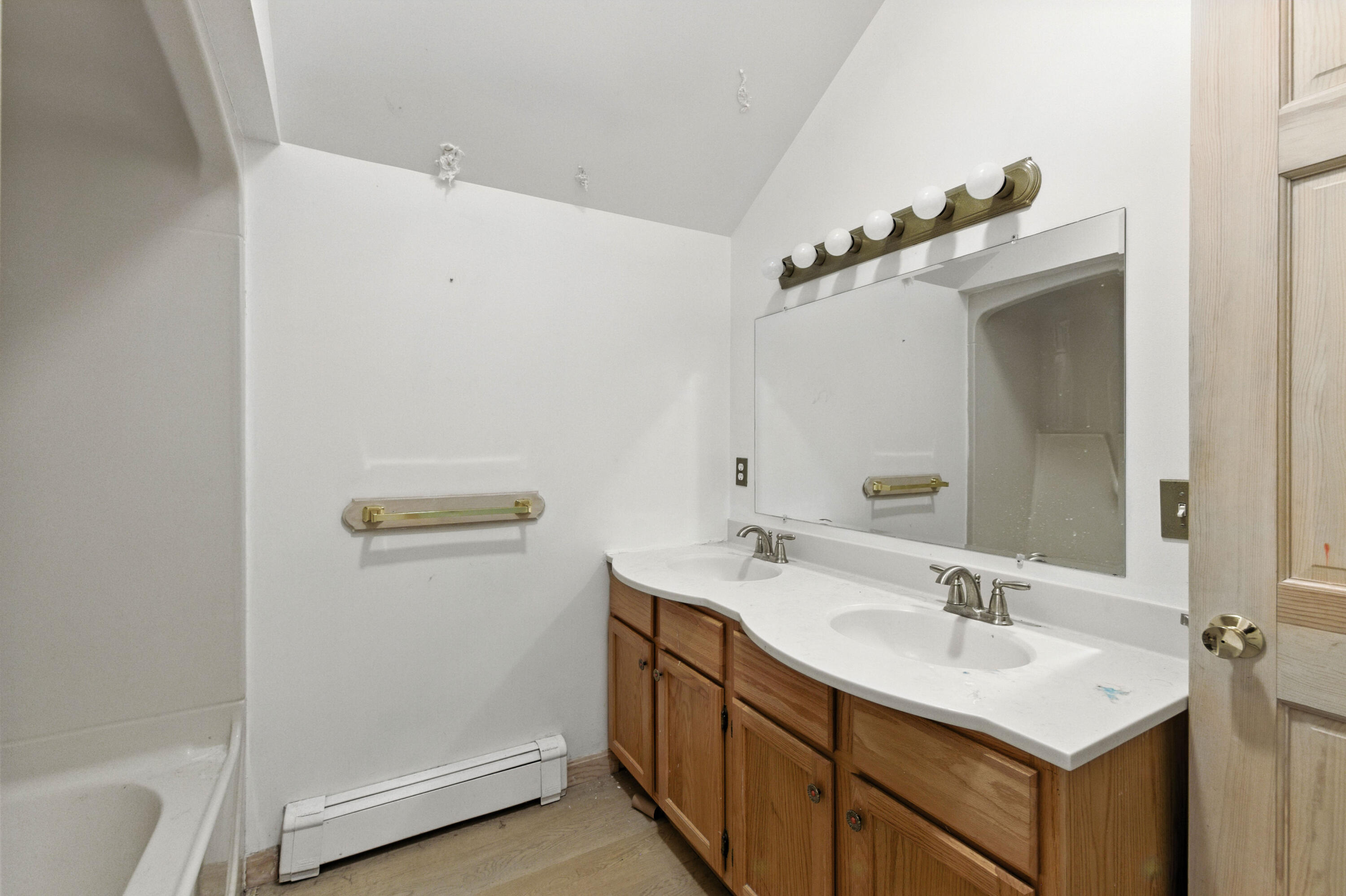 Lewiston, Maine, 04240, United States, 4 Bedrooms Bedrooms, ,3 BathroomsBathrooms,Residential,For Sale,1770488