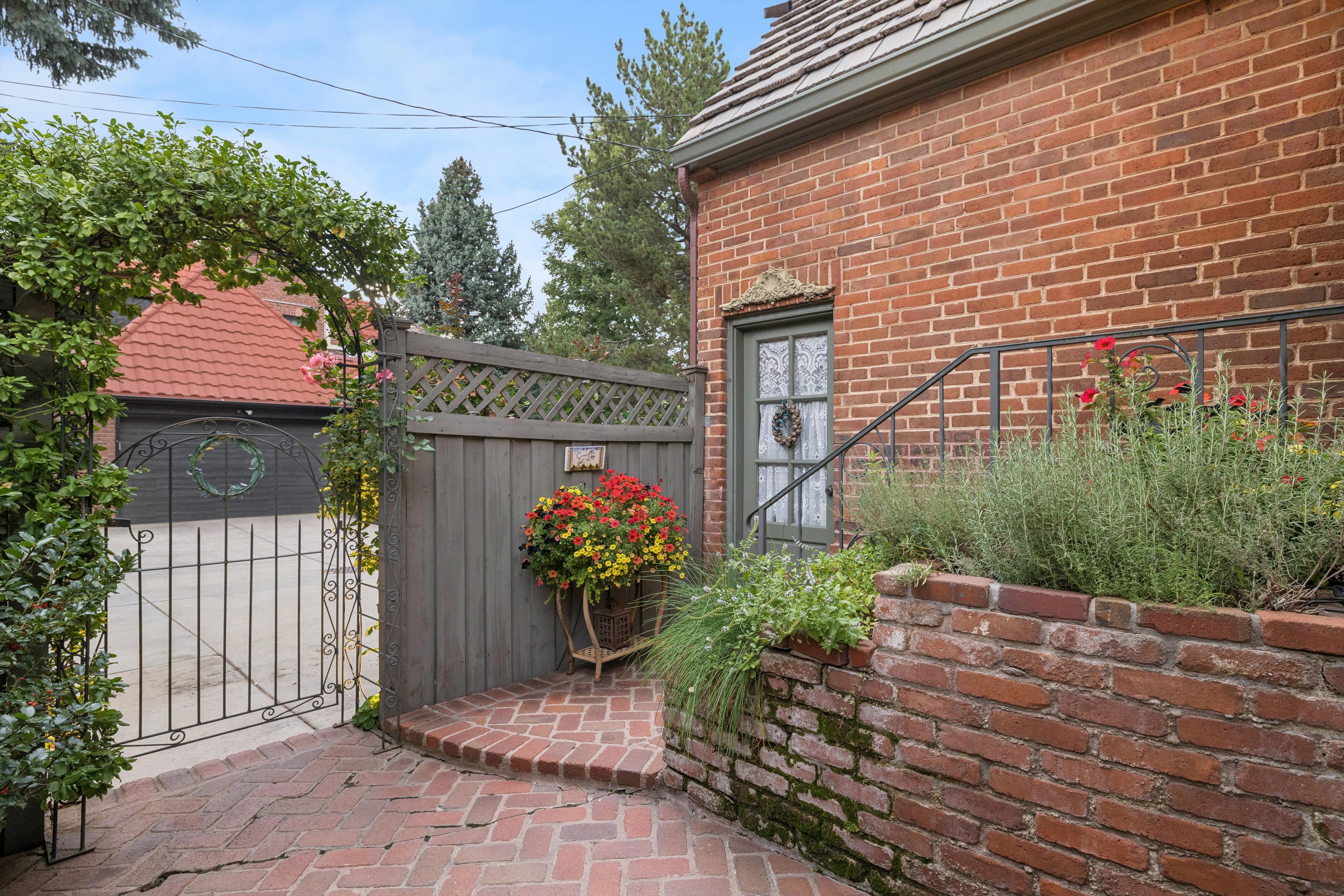  Rare Private Park Lot Near Cherry Creek with Sunroom Viking Kitchen & Spa Suite - 物件實景