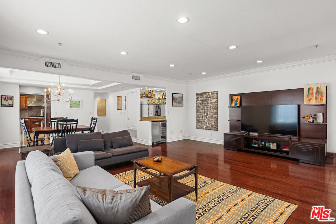 Los Angeles, California, 90049, United States, 3 Bedrooms Bedrooms, ,3 BathroomsBathrooms,Residential,For Sale,1885770