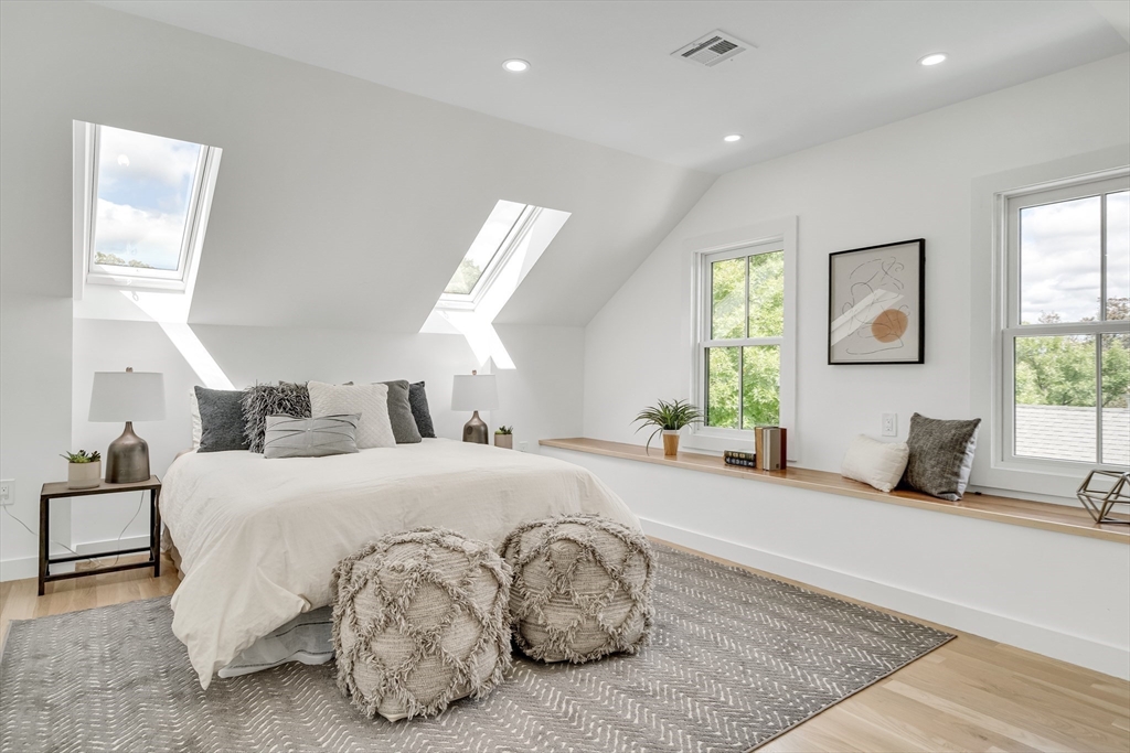 Cambridge, Massachusetts, 02139, United States, 4 Bedrooms Bedrooms, ,5 BathroomsBathrooms,Residential,For Sale,1891277