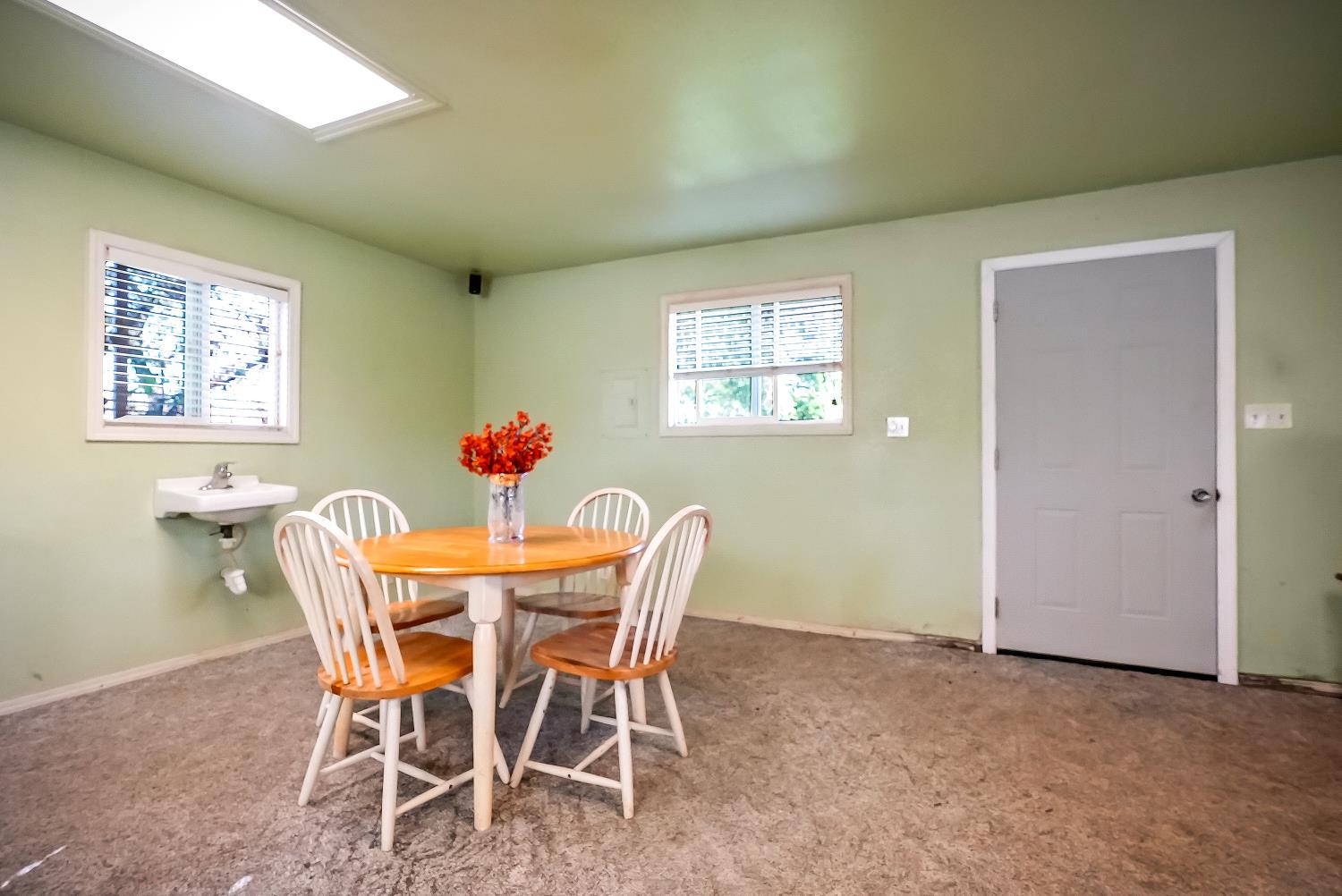 Linden, California, 952536, United States, 3 Bedrooms Bedrooms, ,2 BathroomsBathrooms,Residential,For Sale,2029919