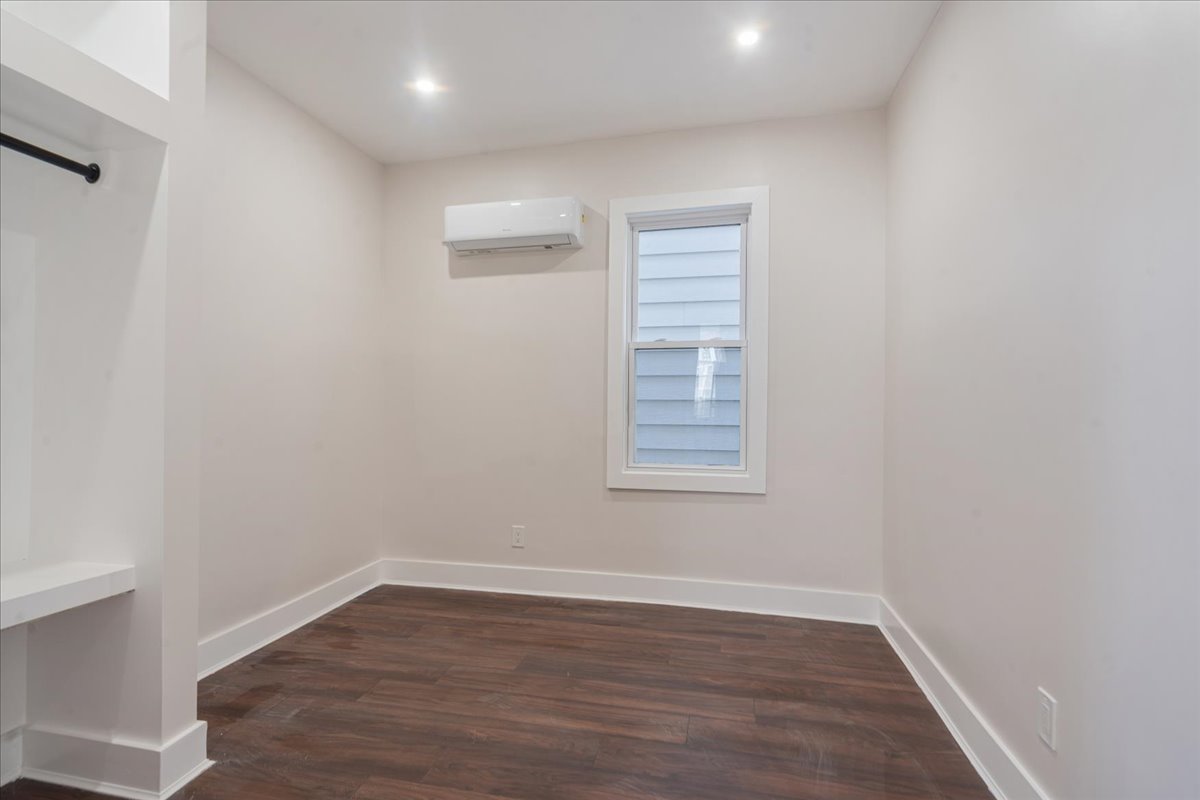 Bergen, Lodi Borough, New Jersey, 07644, United States, 6 Bedrooms Bedrooms, ,4 BathroomsBathrooms,Residential,For Sale,1977349