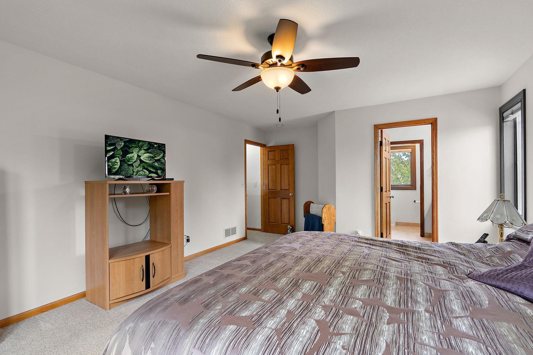Oakdale, Minnesota, 55128, United States, 4 Bedrooms Bedrooms, ,4 BathroomsBathrooms,Residential,For Sale,1879213