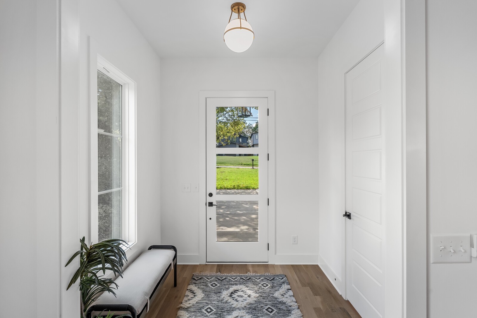 Nashville, Tennessee, 37206, United States, 4 Bedrooms Bedrooms, ,7 BathroomsBathrooms,Residential,For Sale,1989518