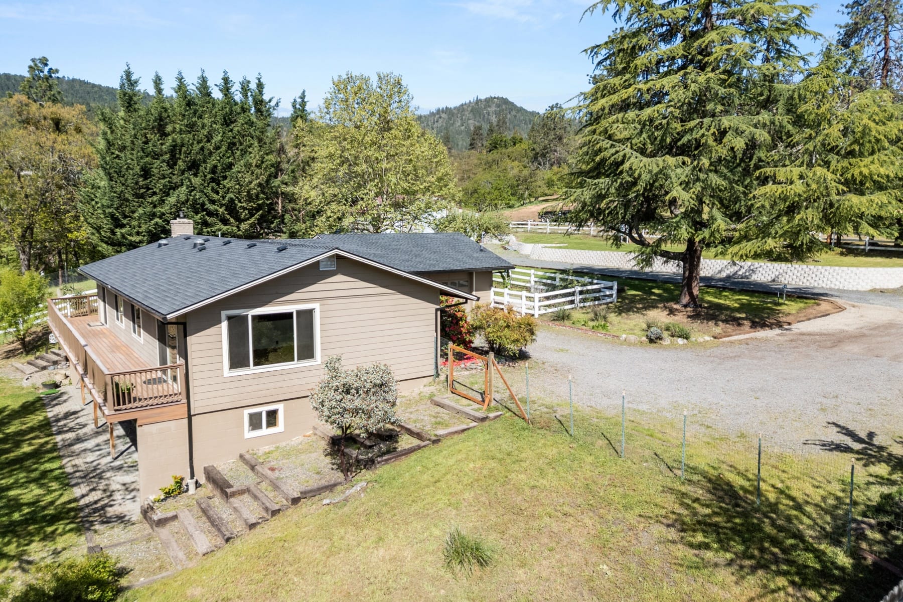  3583 Ross Lane Central Point, OR 97502 - 物件實景