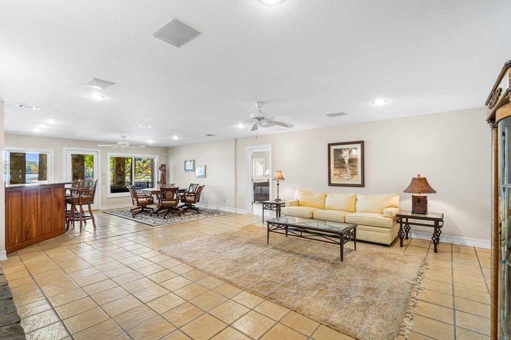 Hiawassee, Georgia, 30546, United States, 3 Bedrooms Bedrooms, ,4 BathroomsBathrooms,Residential,For Sale,1978454