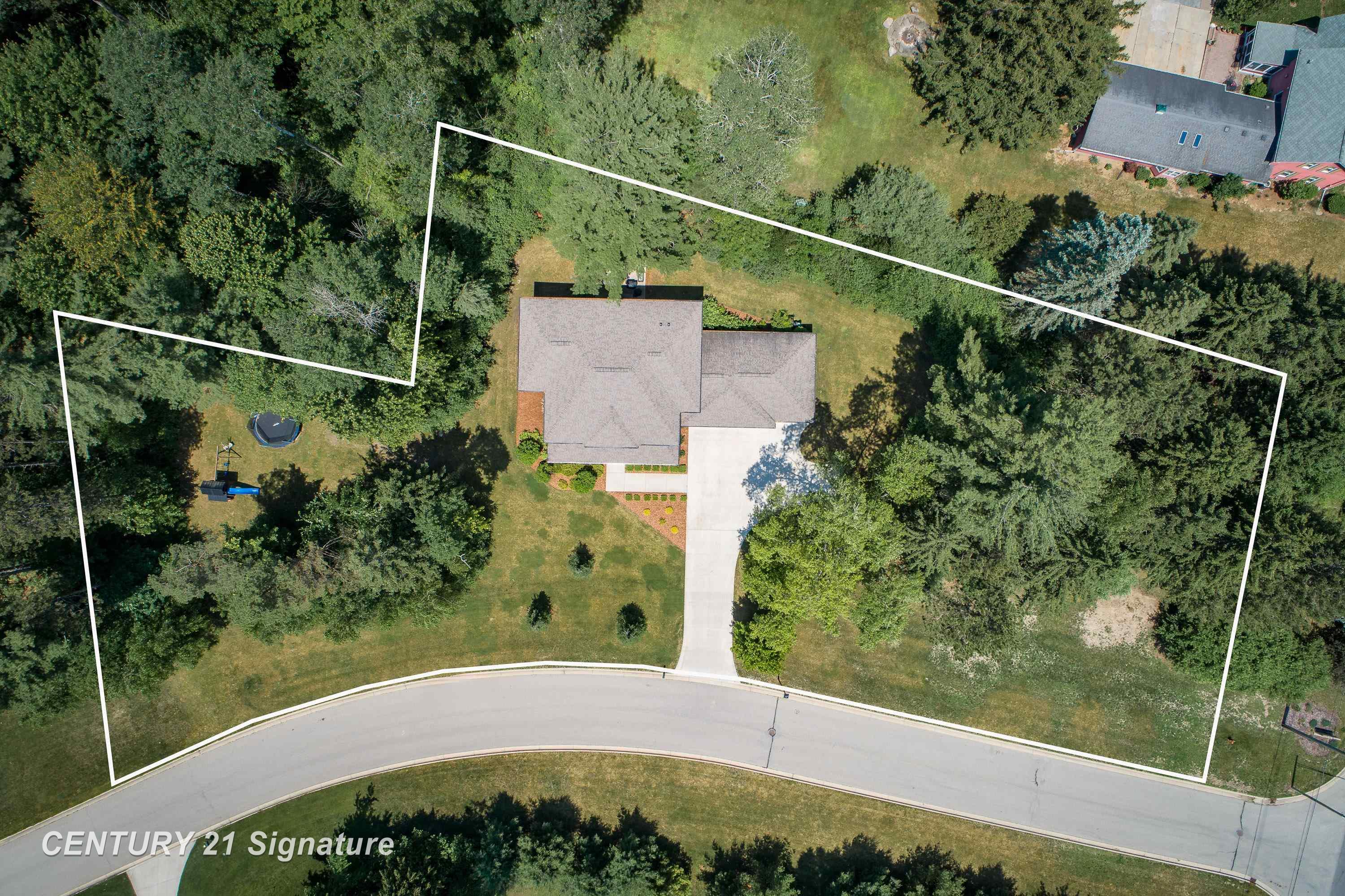 Midland, Michigan, 48642, United States, 4 Bedrooms Bedrooms, ,5 BathroomsBathrooms,Residential,For Sale,1975618