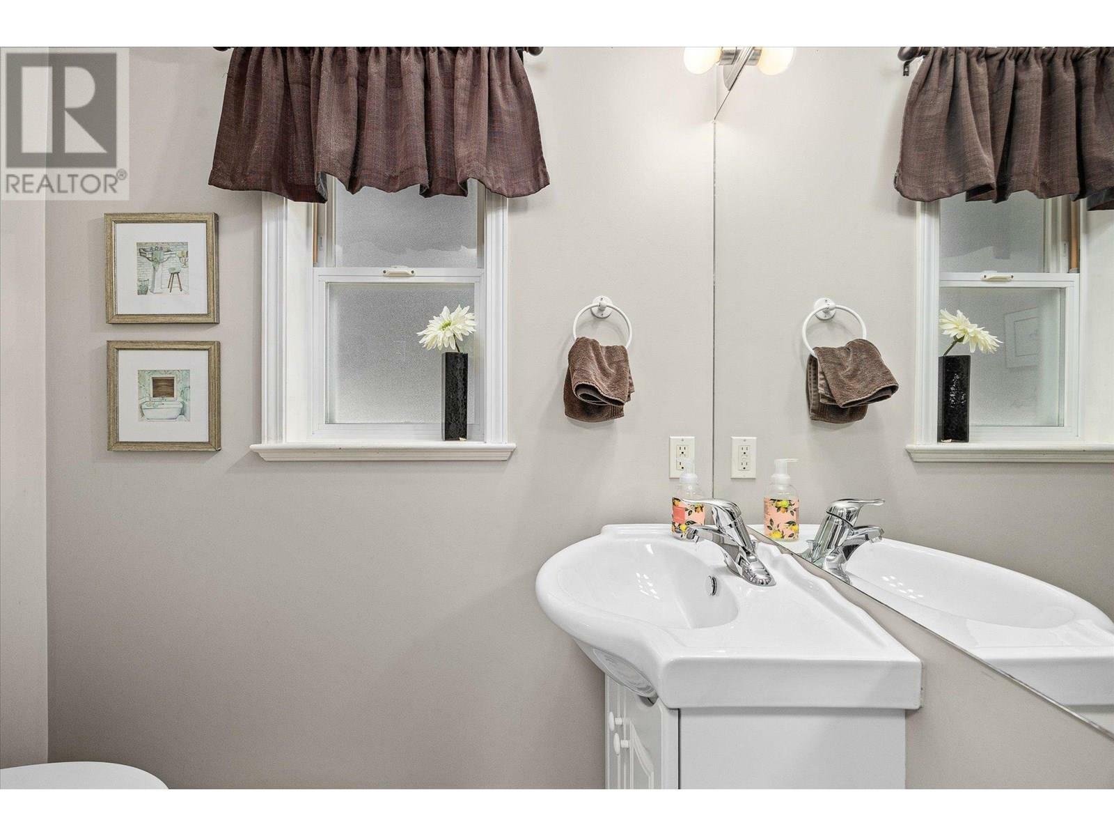 KELOWNA, British Columbia, V1Y 8H7, CA, 3 Bedrooms Bedrooms, ,1 BathroomBathrooms,Residential,For Sale,1961184