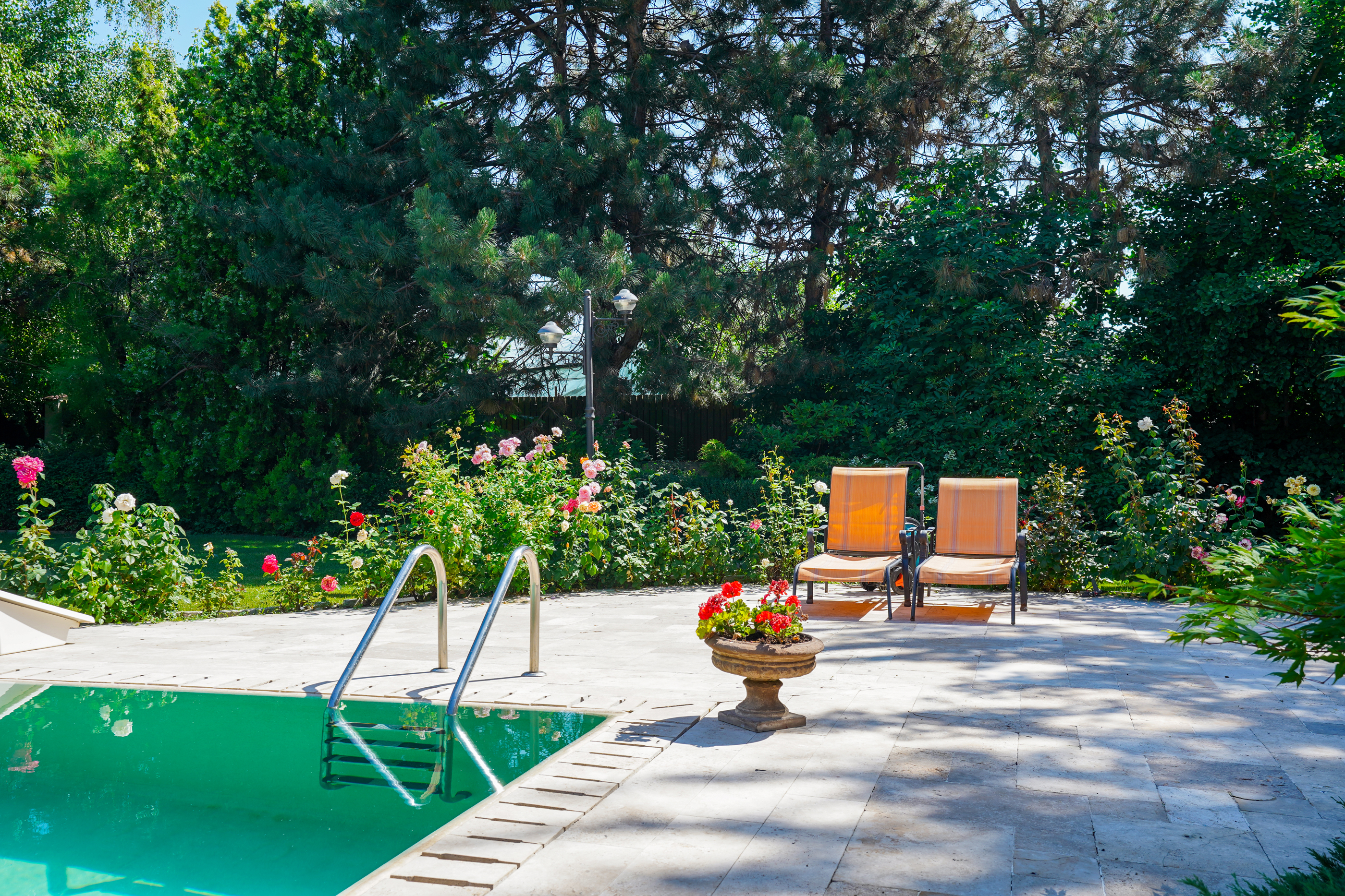  Secluded Villa with Expansive Garden & Pool in Corbeanca - 物件實景