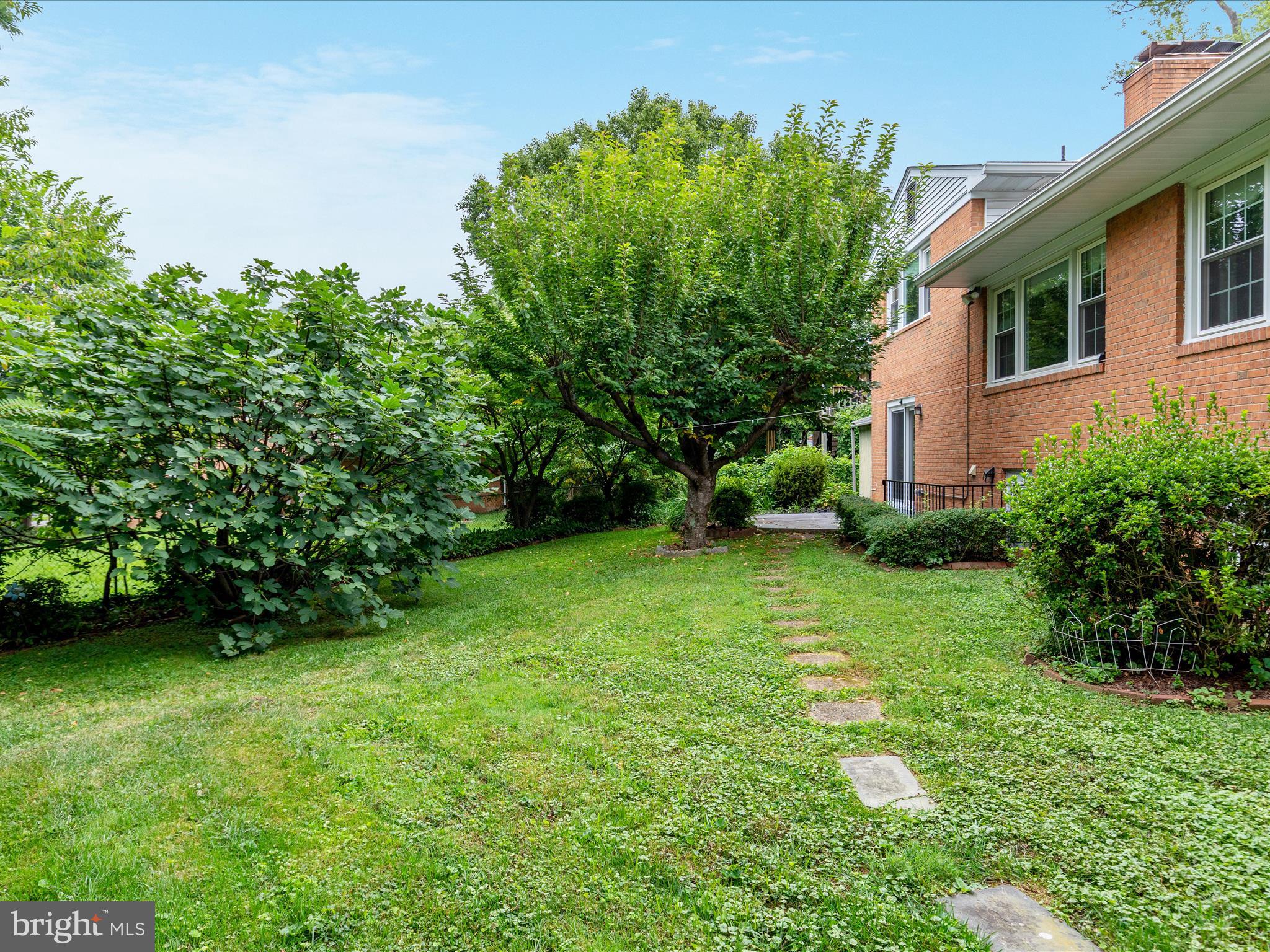 Falls Church, Virginia, 22043, United States, ,Residential,For Sale,1914114
