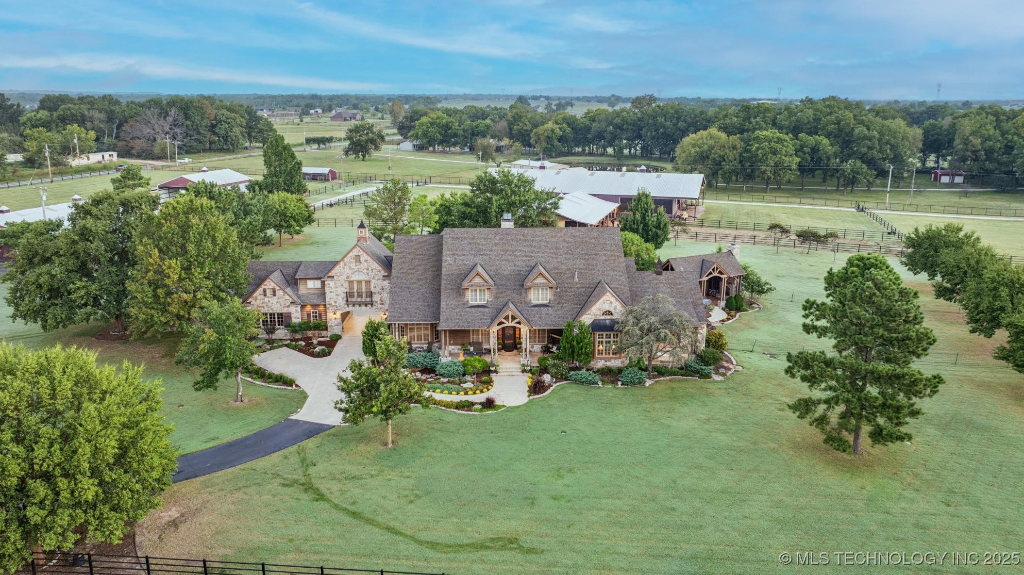 Mounds, Oklahoma, 74047, United States, 4 Bedrooms Bedrooms, ,6 BathroomsBathrooms,Residential,For Sale,1960960