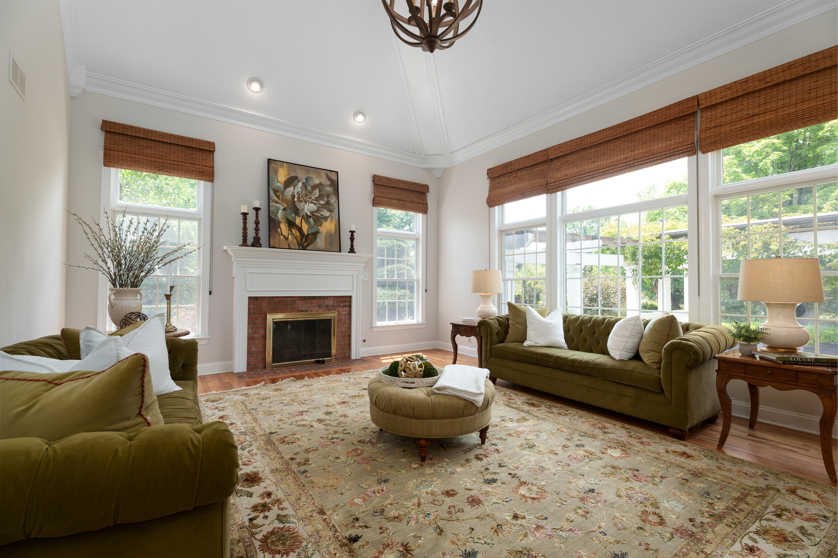  Generously Scaled Rooms Warmed by Timeless Detailing - 物件實景