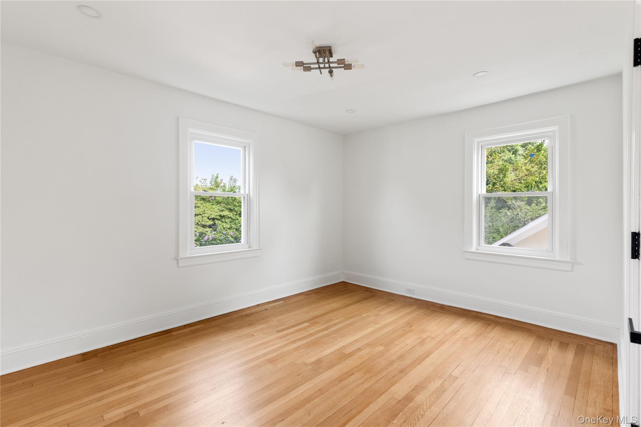  220 Pomander Road, Mineola, NY, 11501 - 物件實景