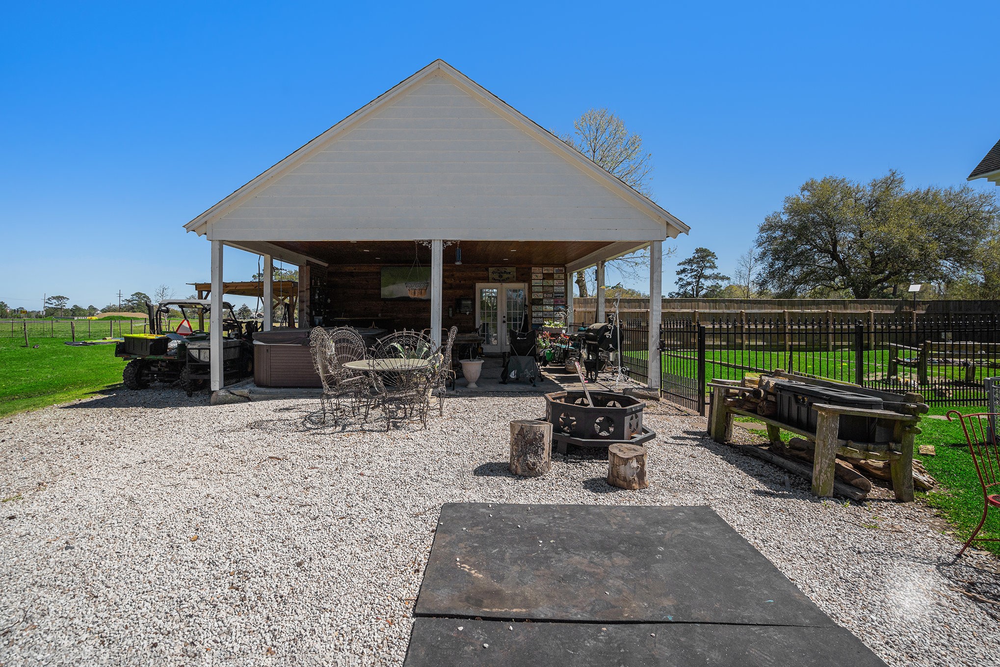 Anahuac, Texas, 77514, United States, 3 Bedrooms Bedrooms, ,2 BathroomsBathrooms,Residential,For Sale,1908288