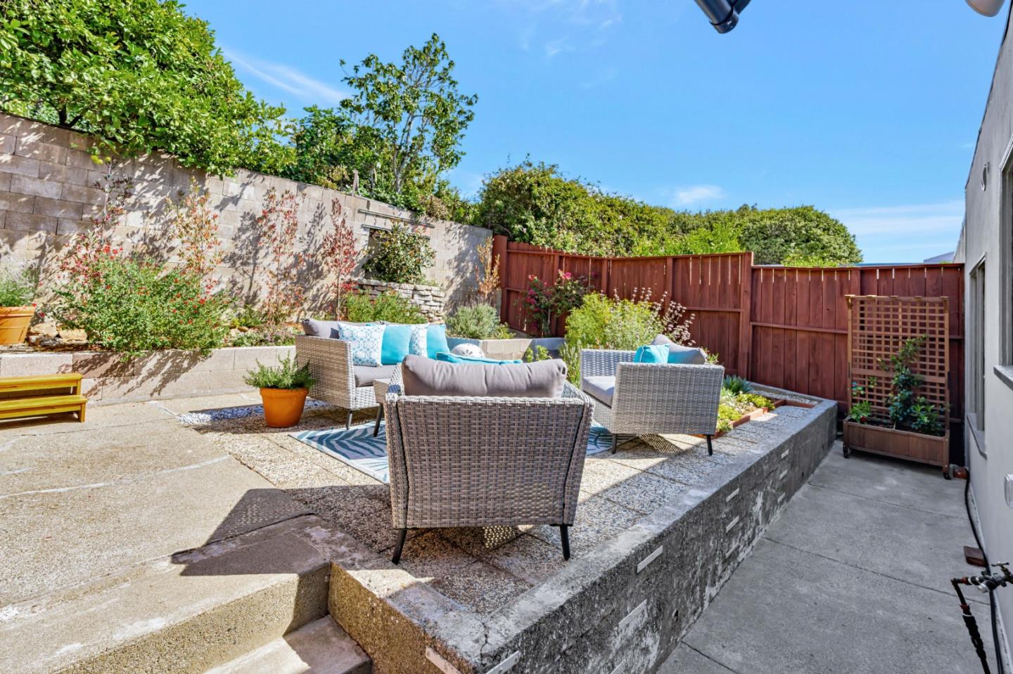 San Francisco, California, 94134, United States, 2 Bedrooms Bedrooms, ,1 BathroomBathrooms,Residential,For Sale,1926351