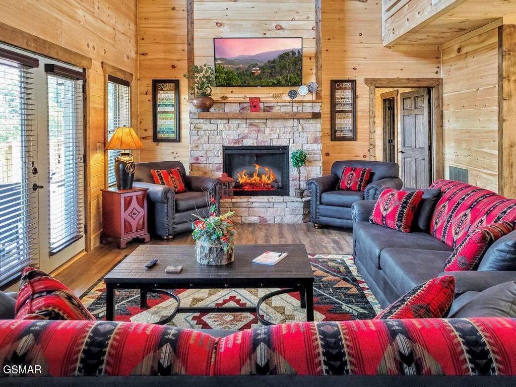 Gatlinburg, Tennessee, 37738, United States, 4 Bedrooms Bedrooms, ,6 BathroomsBathrooms,Residential,For Sale,1976574