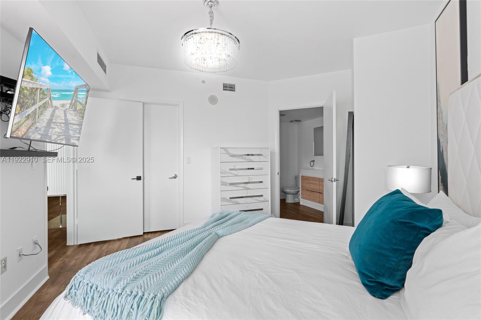 Miami, Florida, 33130, United States, 2 Bedrooms Bedrooms, ,2 BathroomsBathrooms,Residential,For Sale,2000565