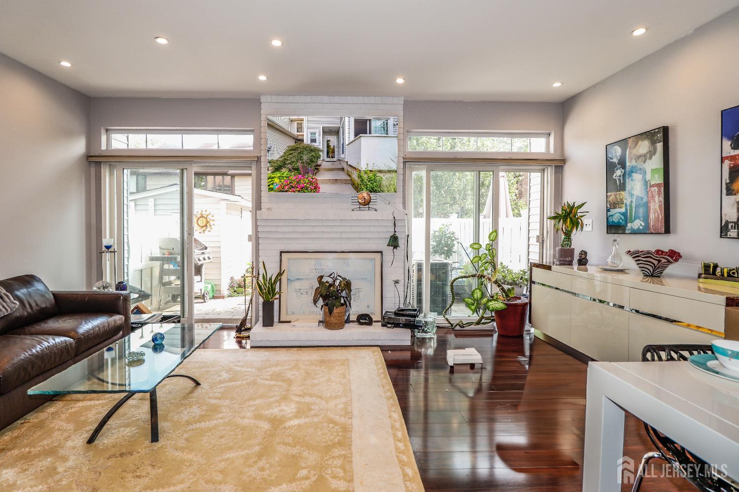 Sayreville, New Jersey, 08859, United States, 2 Bedrooms Bedrooms, ,3 BathroomsBathrooms,Residential,For Sale,1963206