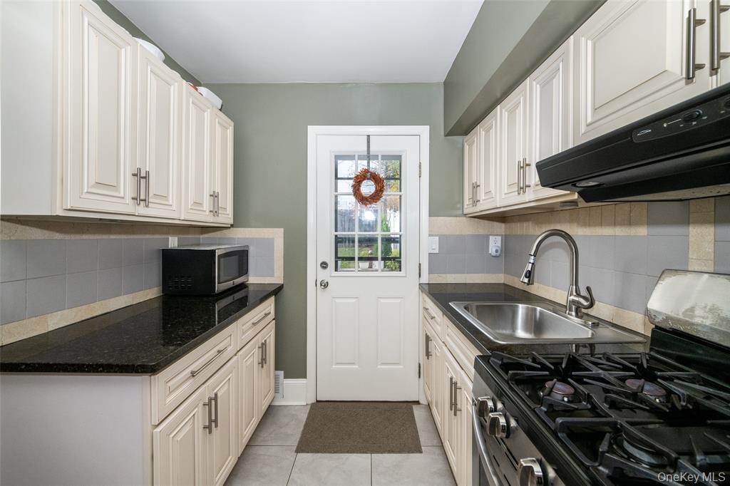 New Rochelle, New York, 10801, United States, 2 Bedrooms Bedrooms, ,1 BathroomBathrooms,Residential,For Sale,1989892