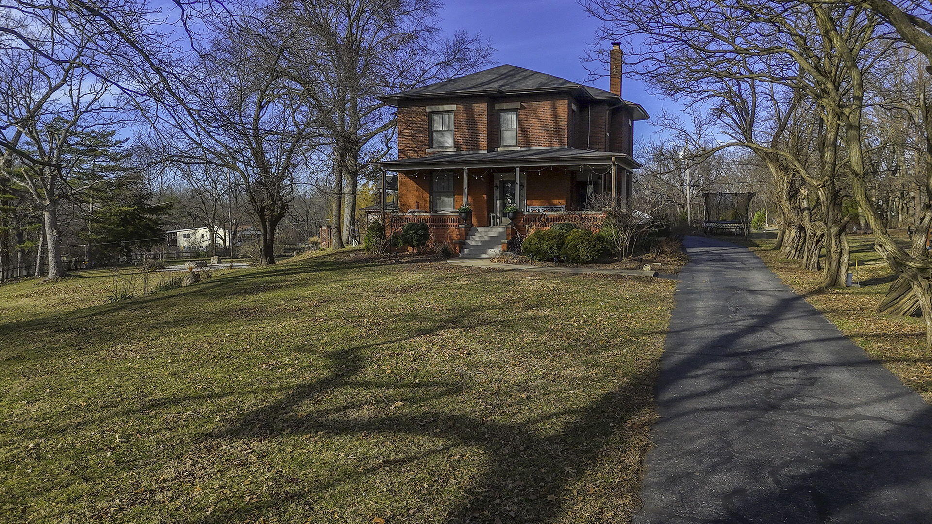 MOBERLY, Missouri, 65270, United States, 5 Bedrooms Bedrooms, ,5 BathroomsBathrooms,Residential,For Sale,2009284