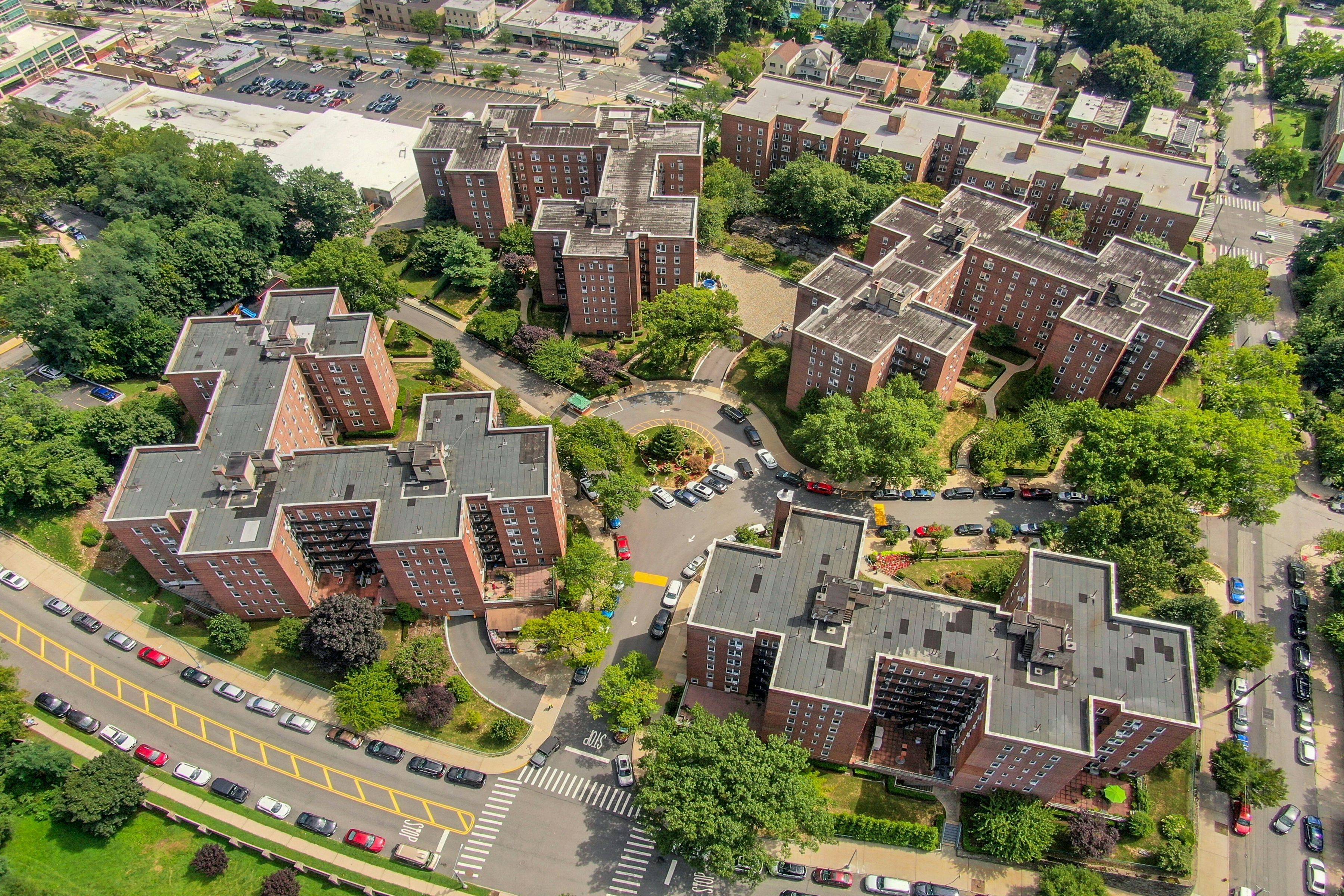  5610 Netherland Avenue - 物件實景