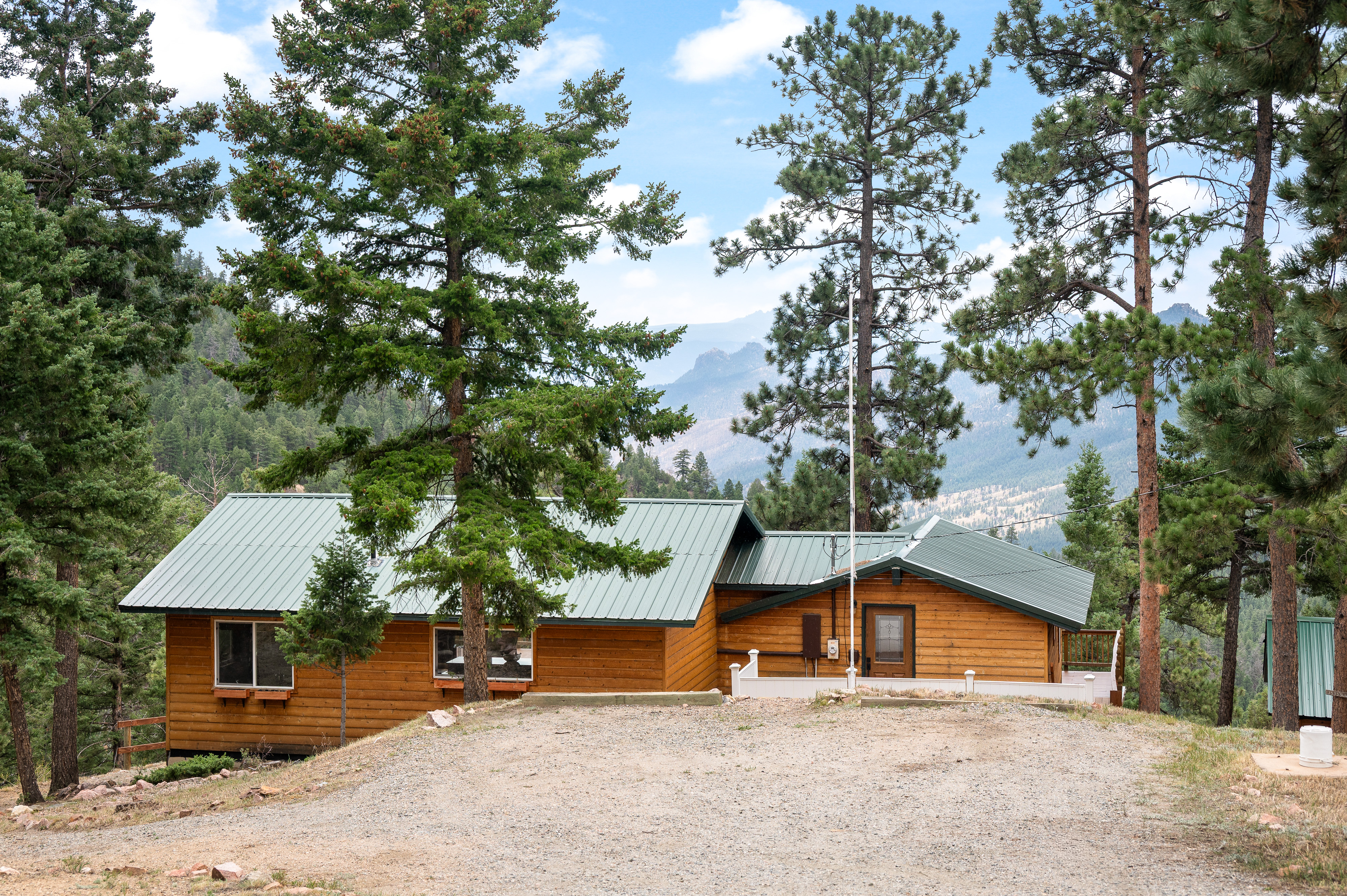  Million Dollar Views on this Beautifully Updated Mountain Retreat on 2.89 Acres - 物件實景