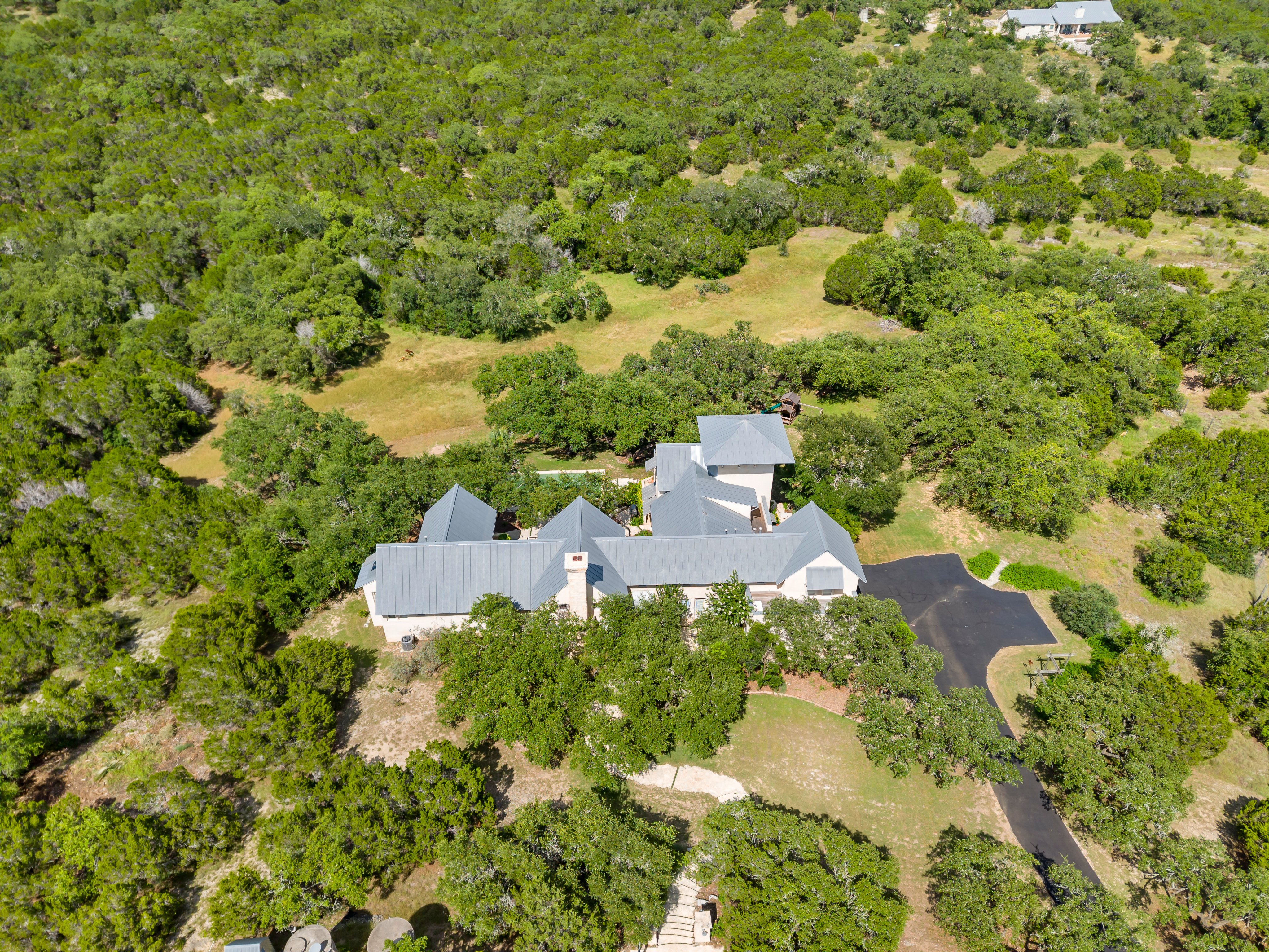  Hill Country Estate with Privacy and Presence - 物件實景