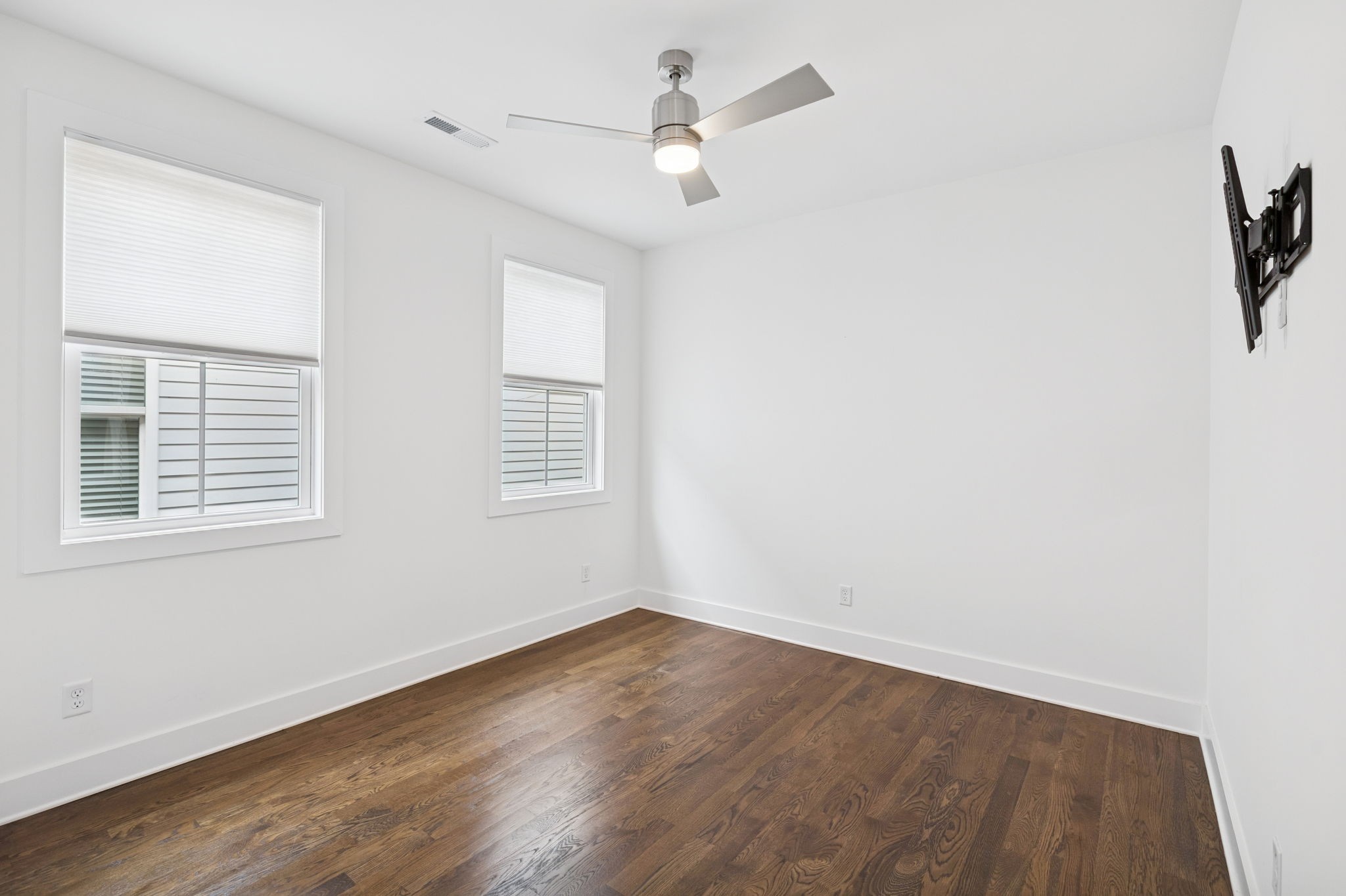 Nashville, Tennessee, 37209, United States, 3 Bedrooms Bedrooms, ,3 BathroomsBathrooms,Residential,For Sale,2001749