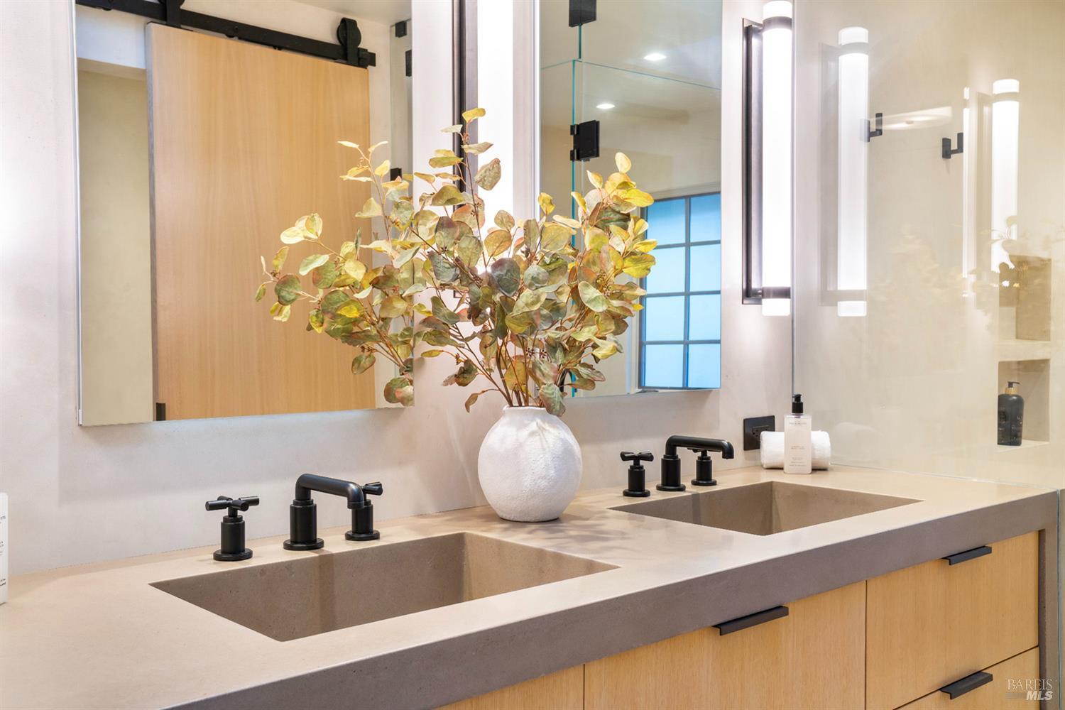 St. Helena, California, 94574, United States, 3 Bedrooms Bedrooms, ,5 BathroomsBathrooms,Residential,For Sale,1998865