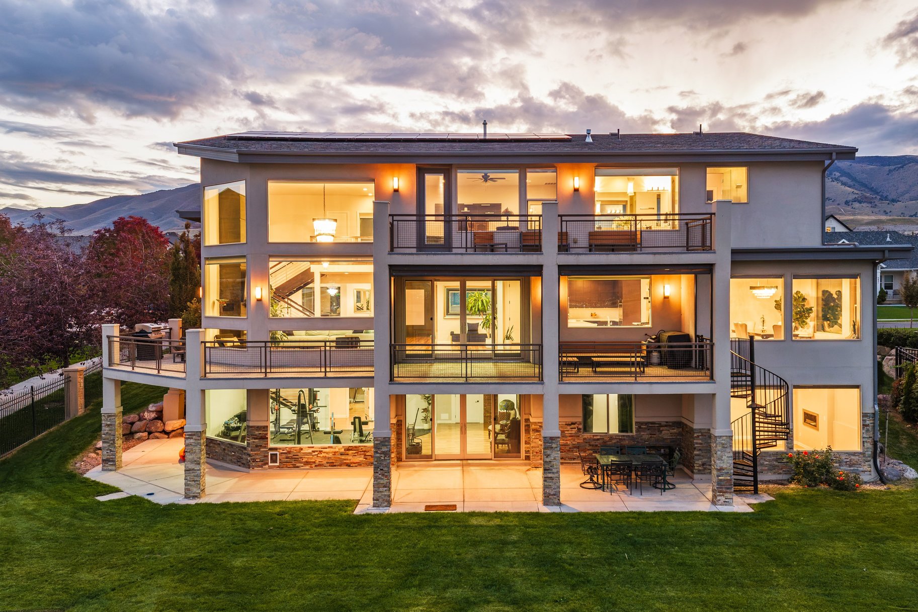  Modern Lakefront Retreat with Breathtaking Lake and Mountain Views - 物件實景