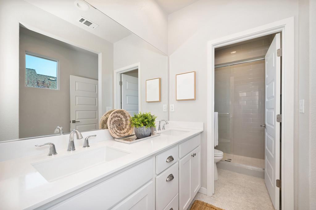 Sacramento, California, 95816, United States, 3 Bedrooms Bedrooms, ,3 BathroomsBathrooms,Residential,For Sale,1916793