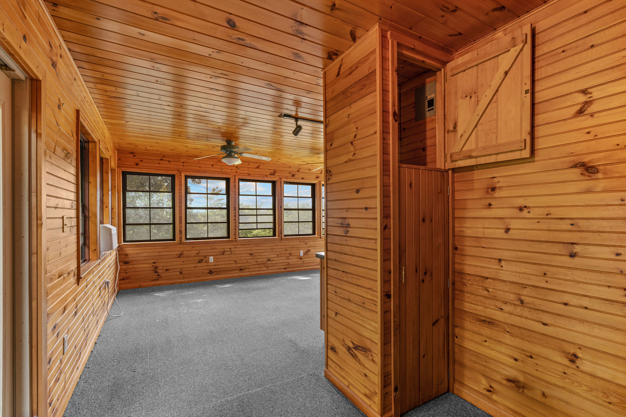 Dandridge, Tennessee, 37725, United States, 2 Bedrooms Bedrooms, ,2 BathroomsBathrooms,Residential,For Sale,1928860
