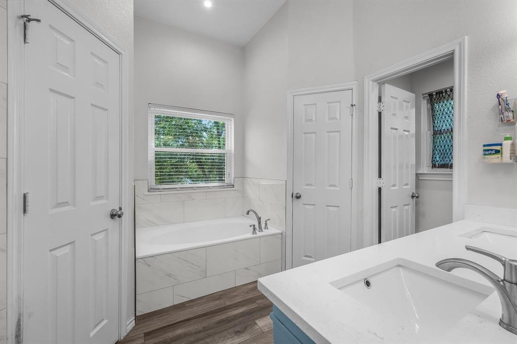 Grapevine, Texas, 76051, United States, 4 Bedrooms Bedrooms, ,3 BathroomsBathrooms,Residential,For Sale,1921627