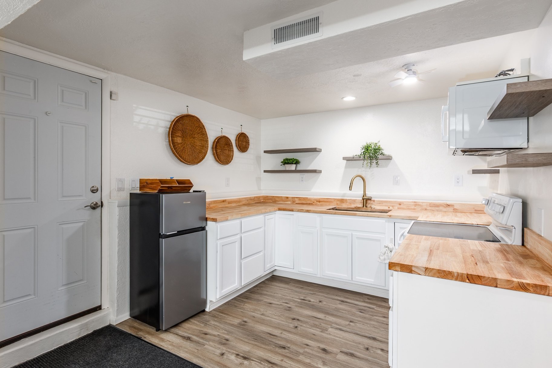  Fully Updated and Move-In Ready - 物件實景