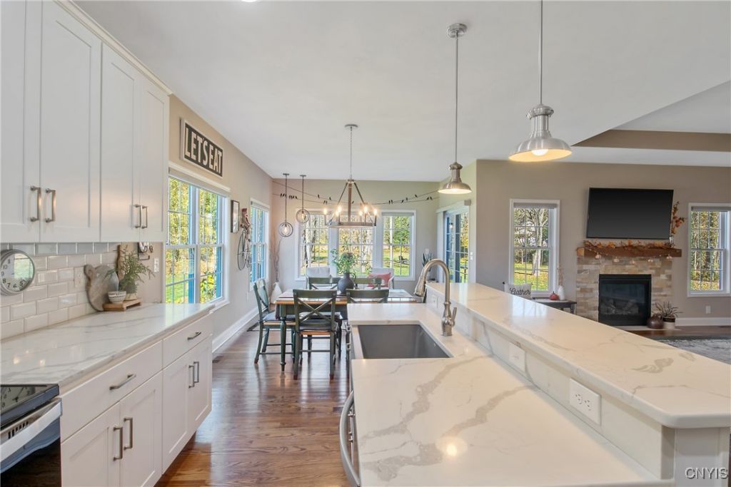 Liverpool, New York, 13090, United States, 3 Bedrooms Bedrooms, ,2 BathroomsBathrooms,Residential,For Sale,1972941