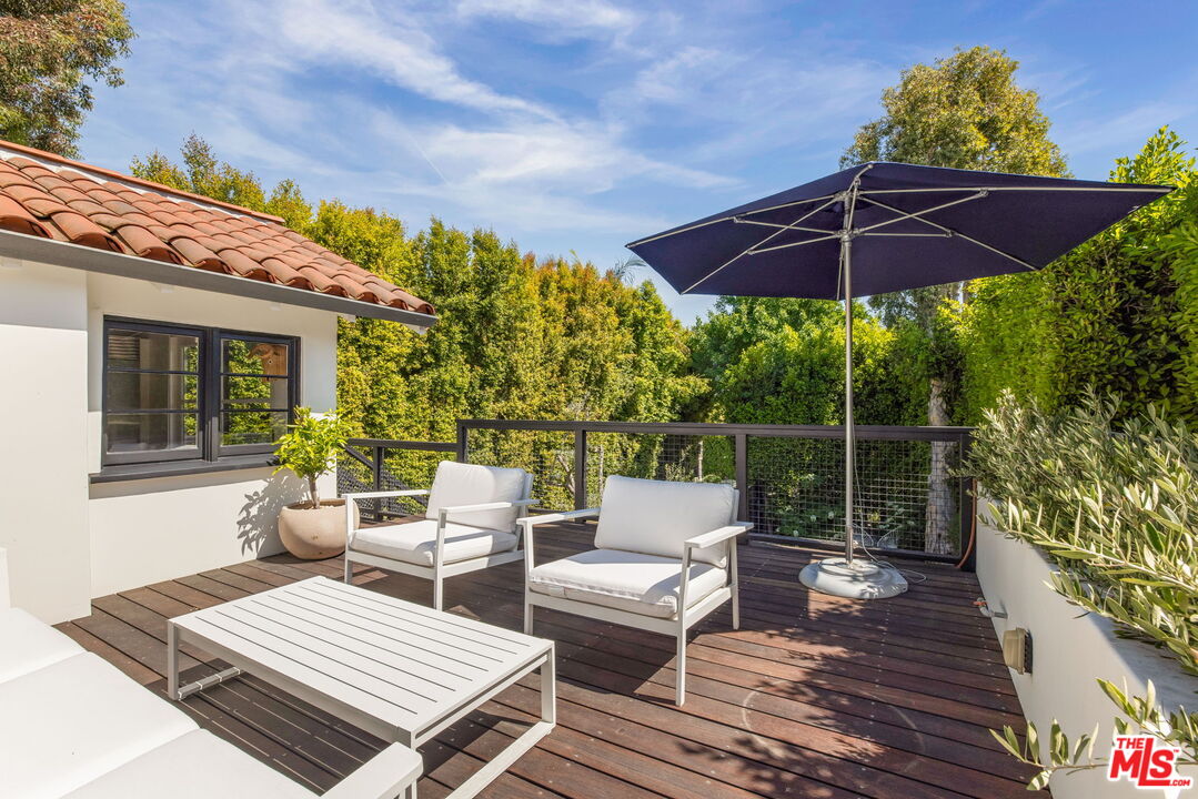 West Hollywood, California, 90048, United States, 3 Bedrooms Bedrooms, ,1 BathroomBathrooms,Residential,For Sale,1828298