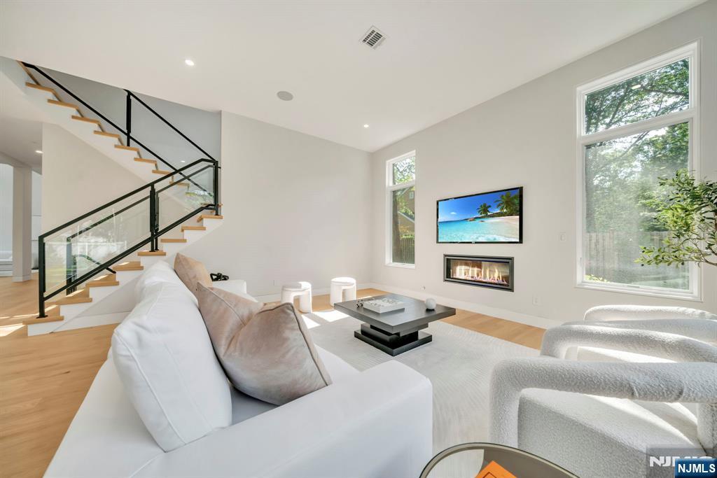 Tenafly, New Jersey, 07670, United States, 6 Bedrooms Bedrooms, ,6 BathroomsBathrooms,Residential,For Sale,1906714