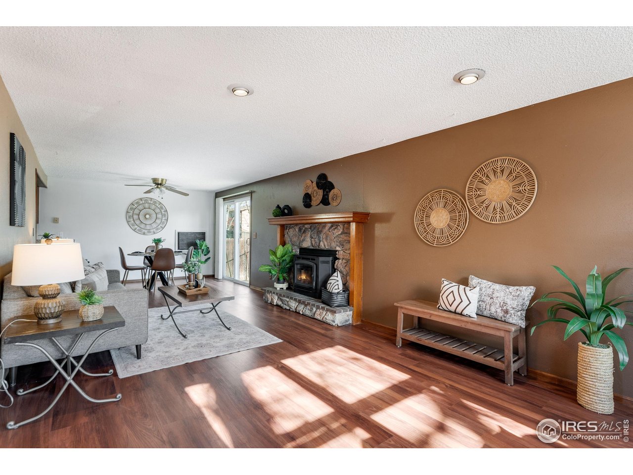 Longmont, Colorado, 80501, United States, 4 Bedrooms Bedrooms, ,2 BathroomsBathrooms,Residential,For Sale,1999140