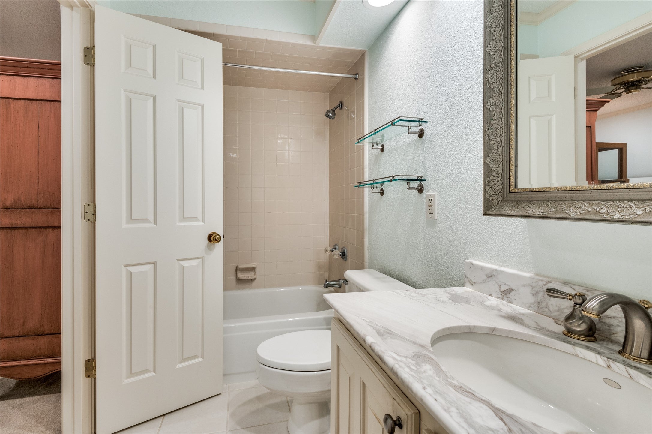 Bedford, Texas, 76021, United States, 5 Bedrooms Bedrooms, ,4 BathroomsBathrooms,Residential,For Sale,1976137